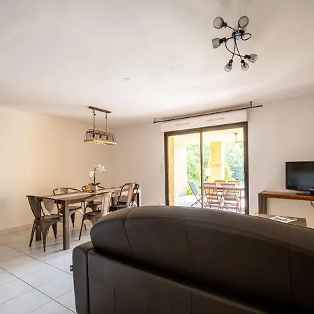 Апартаменты Location De Figuier Avec Jardin Barbecue Piscine Chauffee A *