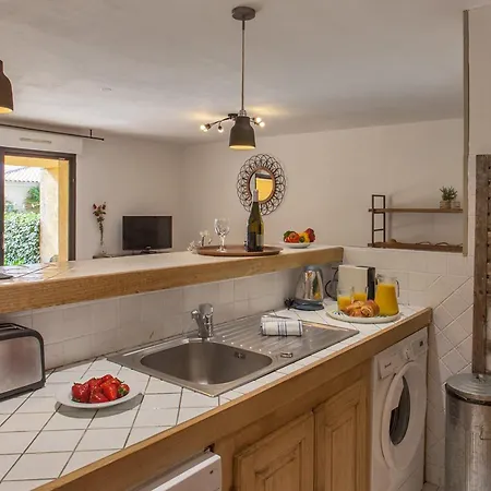 Апартаменты Location De Figuier Avec Jardin Barbecue Piscine Chauffee A