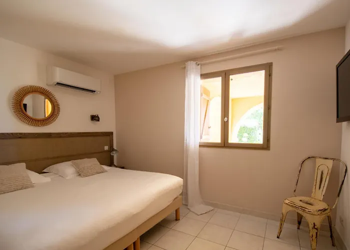 Location De Figuier Avec Jardin Barbecue Piscine Chauffee A كالفي