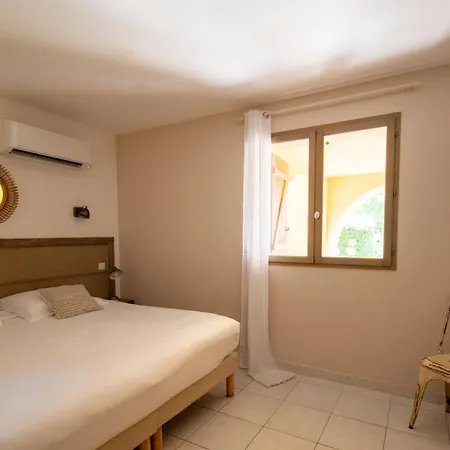 Location De Figuier Avec Jardin Barbecue Piscine Chauffee A カルヴィ