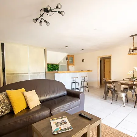 Location De Figuier Avec Jardin Barbecue Piscine Chauffee A アパート カルヴィ