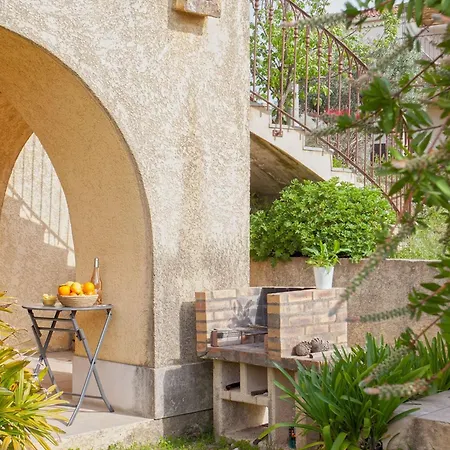 Location De Figuier Avec Jardin Barbecue Piscine Chauffee A カルヴィ