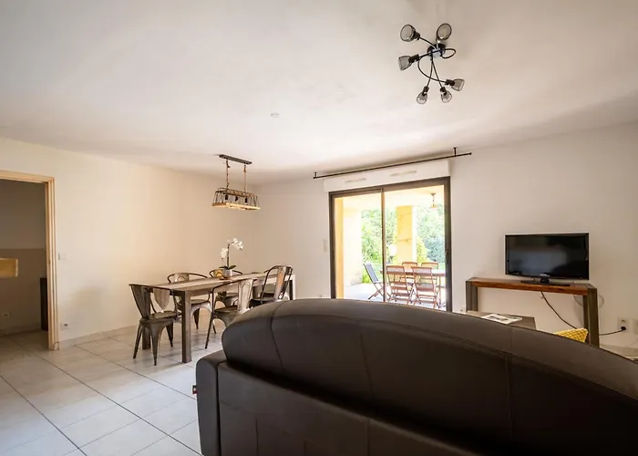 Apartment Location De Figuier Avec Jardin Barbecue Piscine Chauffee A *