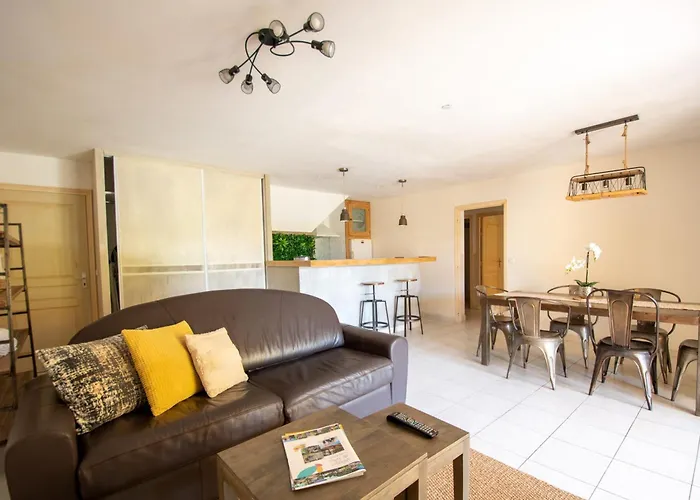 Location De Figuier Avec Jardin Barbecue Piscine Chauffee A Appartement Calvi (Corsica)
