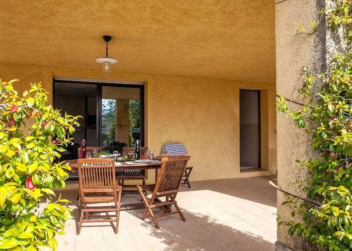 Location De Figuier Avec Jardin Barbecue Piscine Chauffee A Apartment Calvi (Corsica)