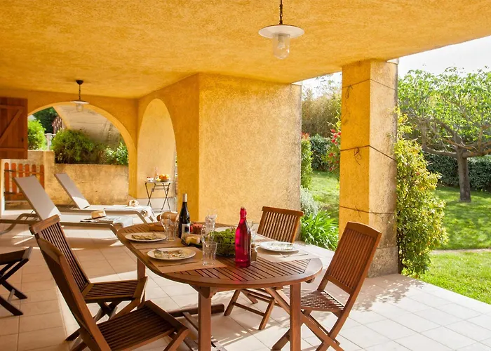 Location De Figuier Avec Jardin Barbecue Piscine Chauffee A Appartement
