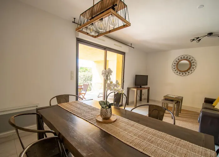 Location De Figuier Avec Jardin Barbecue Piscine Chauffee A Calvi (Corsica)